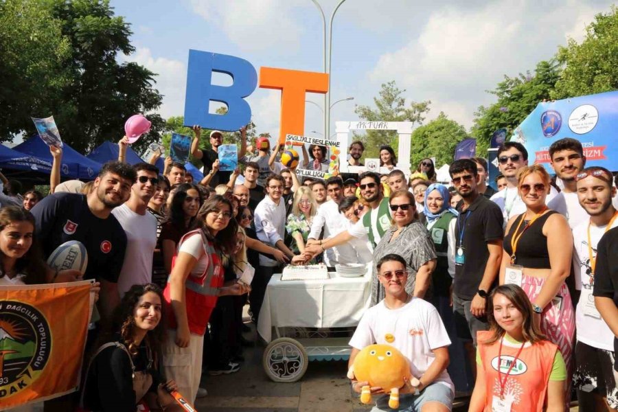 Akdeniz Üniversitesi Öğrenci Toplulukları Tanıtım Günleri Başladı