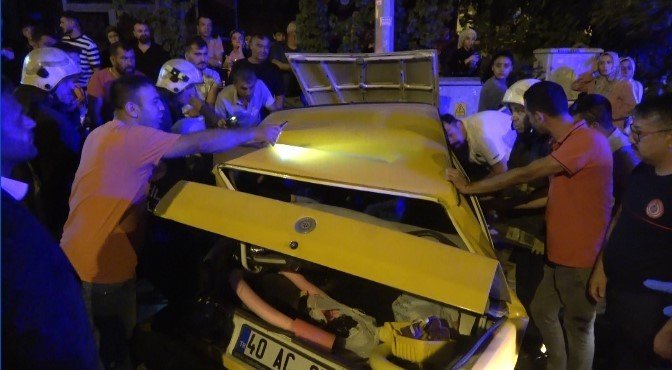 Antalya’da İki Otomobilin Çarpıştığı Kazada Vatandaşlar Ve Ekipler Saniyelerle Yarıştı: 4 Yaralı