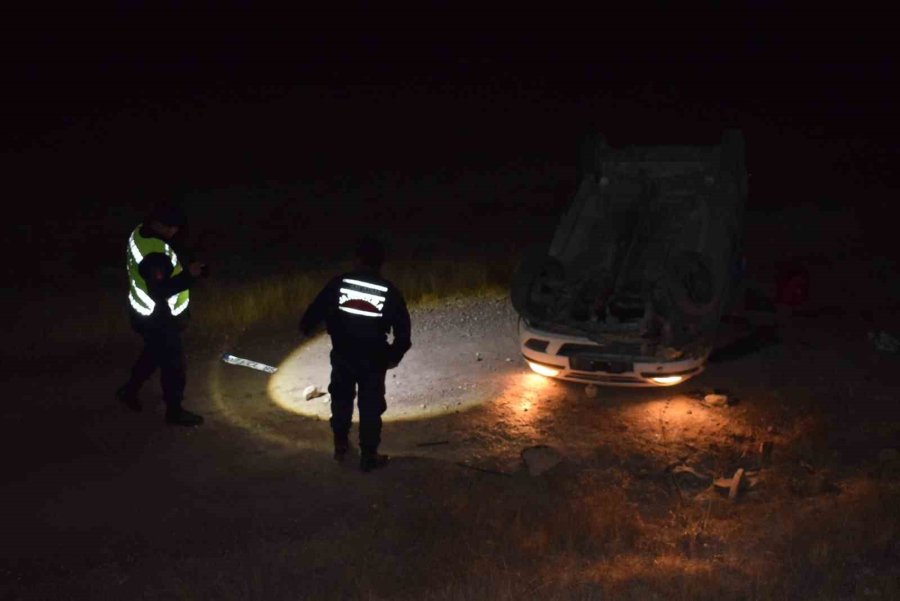 Virajı Alamayan Otomobil Şarampole Takla Attı: 2 Yaralı