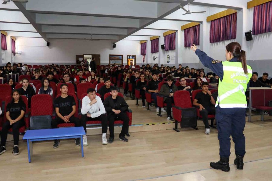 Jandarma’dan Öğrencilere ’uygulamalı Trafik Güvenliği Eğitimi’