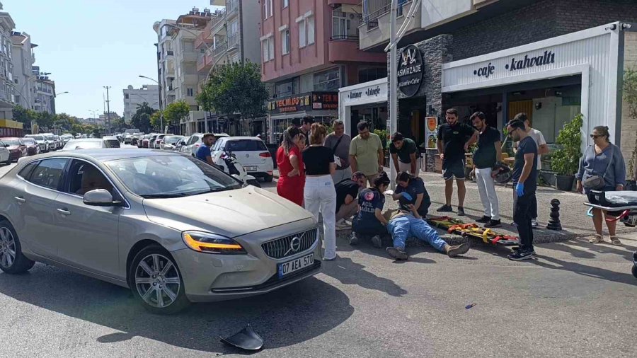 Kaza Yapan Motosikletlinin Yardımına Vatandaşlar Koştu