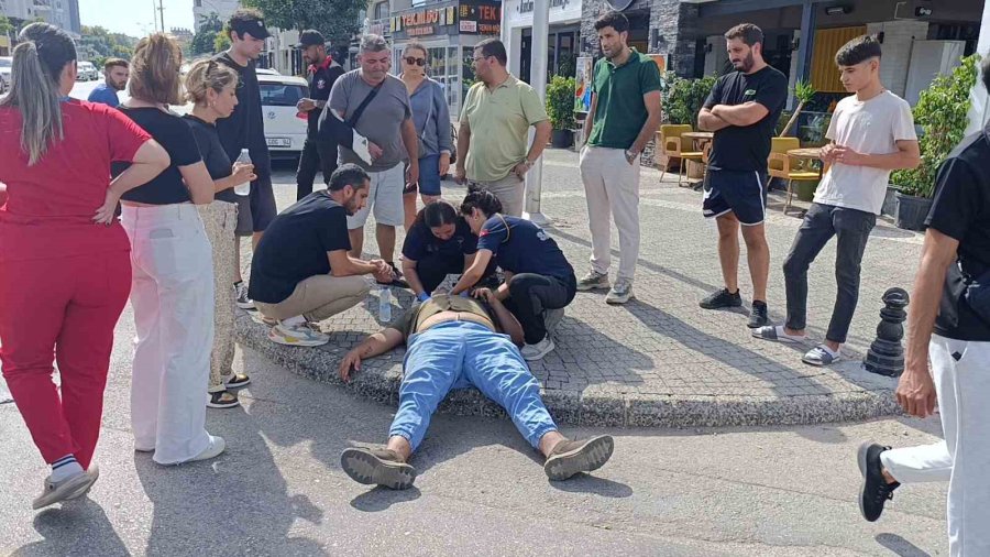 Kaza Yapan Motosikletlinin Yardımına Vatandaşlar Koştu