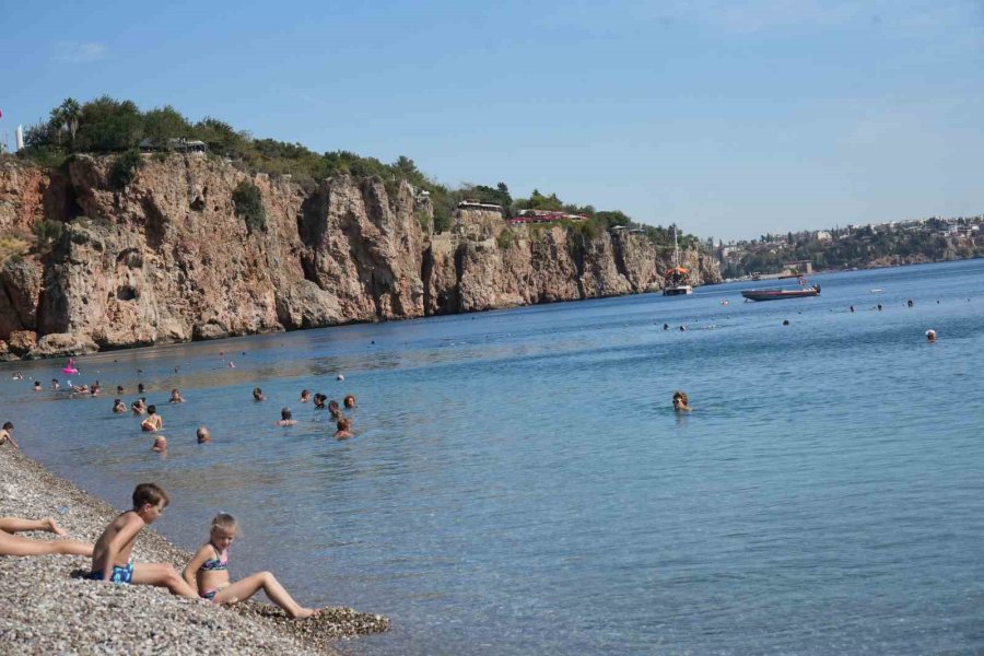 Antalya’nın Sabahı Kış, Öğleni Yaz Oldu, Tatilciler Neye Uğradığını Şaşırdı