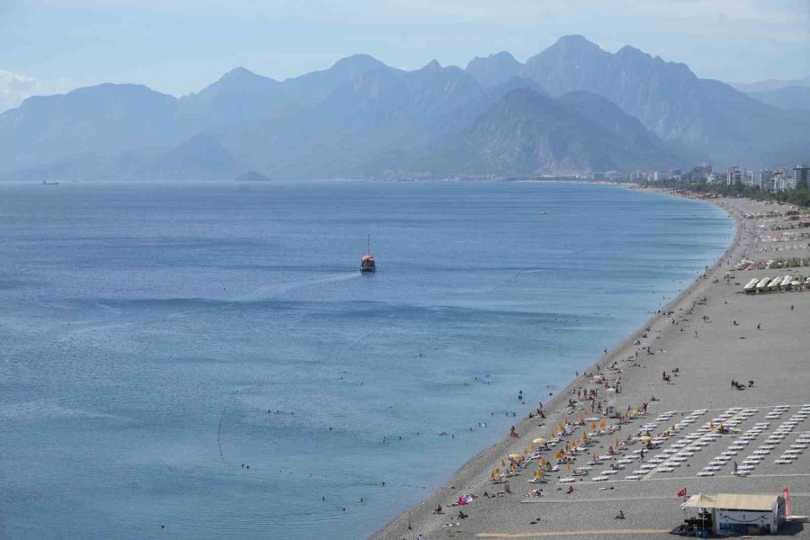 Antalya’nın Sabahı Kış, Öğleni Yaz Oldu, Tatilciler Neye Uğradığını Şaşırdı