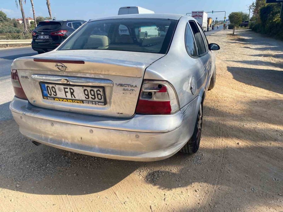 Antalya’da Motosiklet Ve Otomobil Çarpıştı: 1 Yaralı