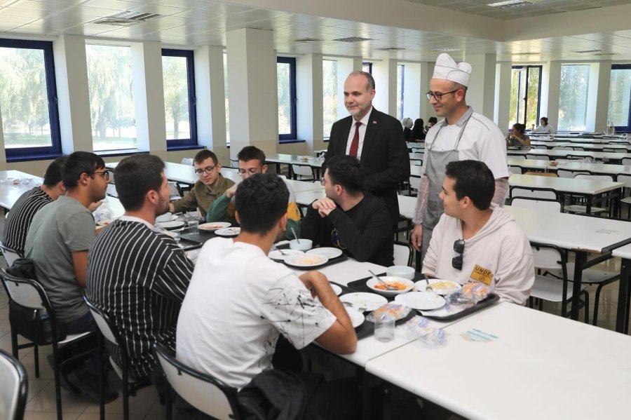 Rektör Öğrencilerin Görüşlerini Dinledi