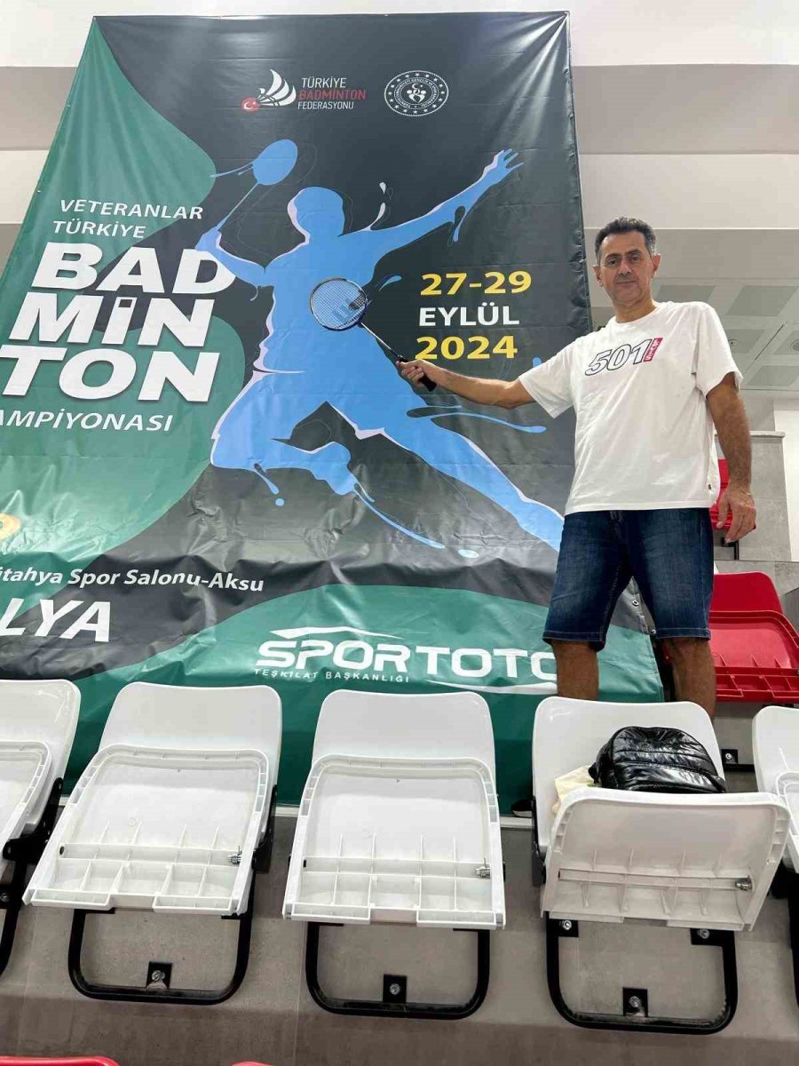 Badminton Sporcusu Öğretim Üyesinden 2 Altın Madalya Başarısı