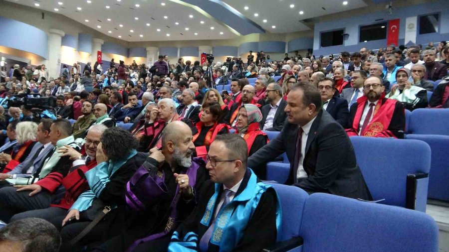 Yök Başkanı Özvar Selçuk Üniversitesi Akademik Yılı Açılışına Katıldı