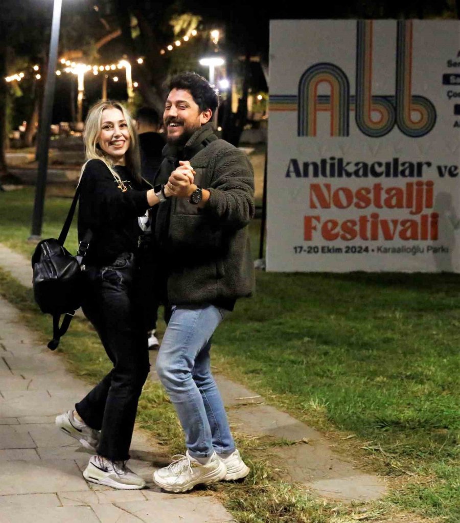 Antikacılar Ve Nostalji Festivali Başladı