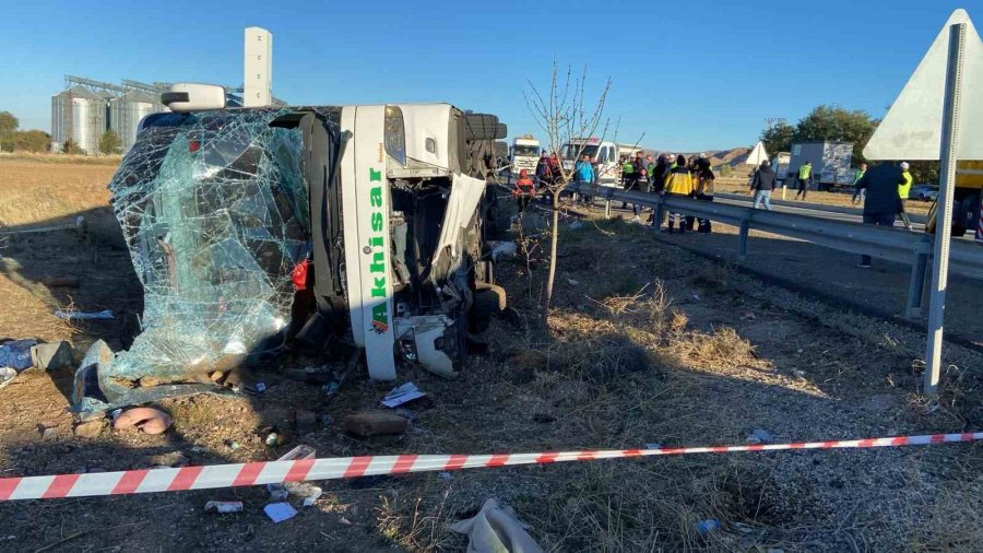 Balıkesir Bandırma’dan Kapadokya’ya Gezi İçin Çıkan Otobüs Aksaray-ankara Karayolunun Yaklaşık 40. Km’sinde Yoldan Çıkarak Şarampole Devrildi. İlk Belirlemelere Göre 6 Ölü Ve Çok Sayıda Yaralı Olduğu Öğrenildi