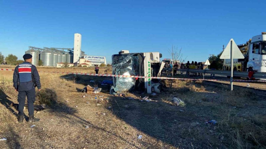 Balıkesir Bandırma’dan Kapadokya’ya Gezi İçin Çıkan Otobüs Aksaray-ankara Karayolunun Yaklaşık 40. Km’sinde Yoldan Çıkarak Şarampole Devrildi. İlk Belirlemelere Göre 6 Ölü Ve Çok Sayıda Yaralı Olduğu Öğrenildi