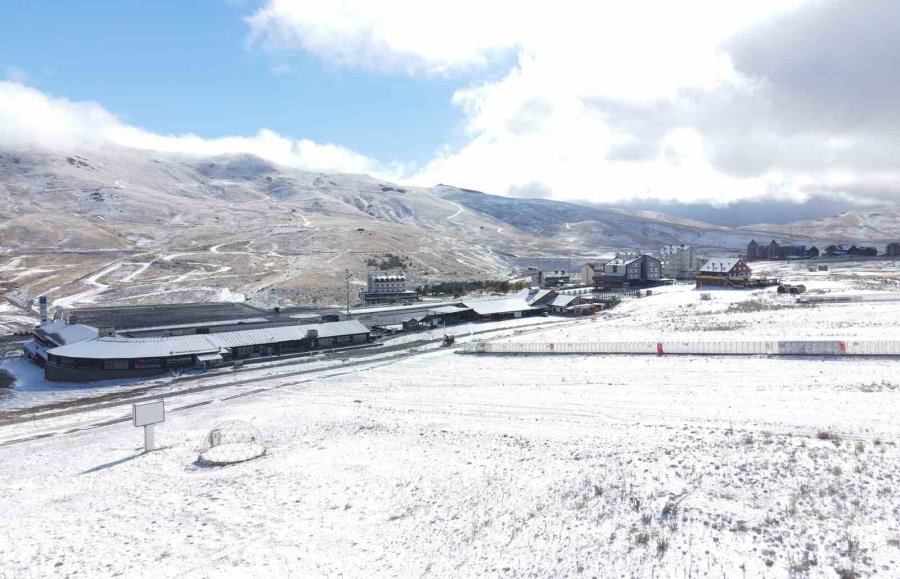 Erciyes Beyaza Büründü