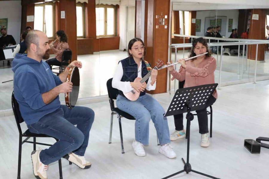 Odunpazarı’nda Sokak Müzisyenleri Seçildi