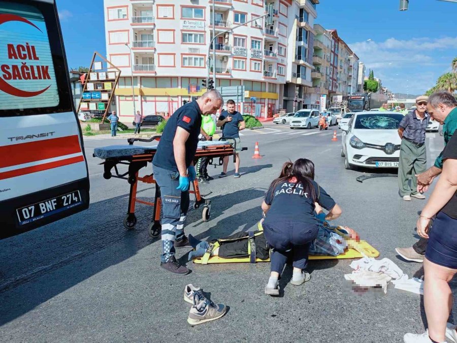 Otomobilin Çarptığı Yaşlı Adam Yaralandı