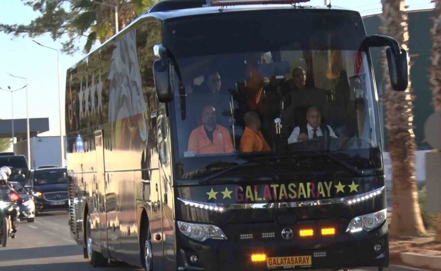 Galatasaray Kafilesi Antalya’ya Geldi