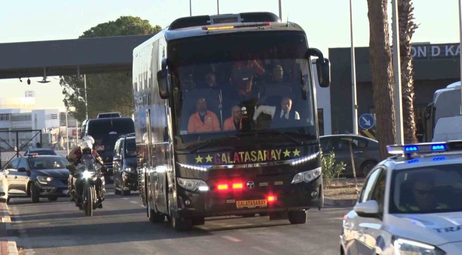 Galatasaray Kafilesi Antalya’ya Geldi