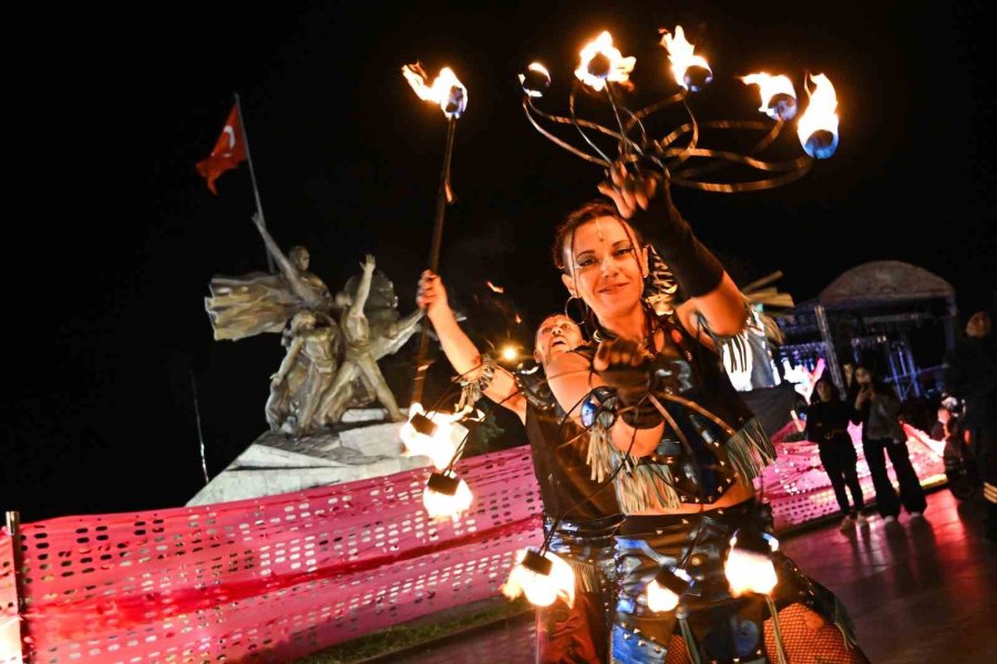 Kaleiçi Old Town Festivali Geleneksel Korteji Antalya Sokaklarını Renklendirdi