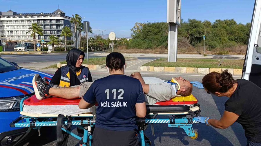 Antalya’da 2 Motosiklet Çarpıştı: 1 Yaralı