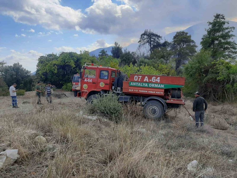 Kumluca’da Orman Yangınında Alevlerin Sıçradığı Ev Kullanılamaz Hale Geldi