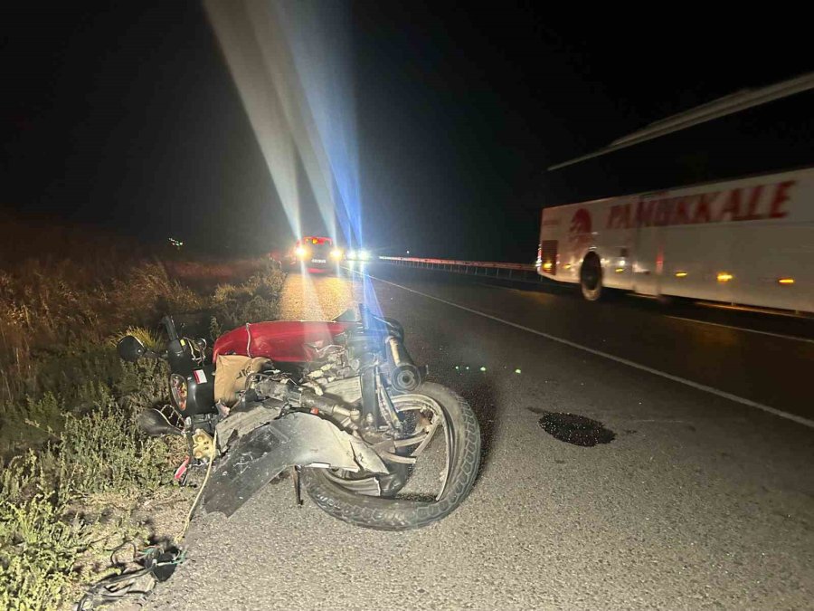 Otomobilin Çarpıp Kaçtığı Motosikletin Sürücüsü Hayatını Kaybetti