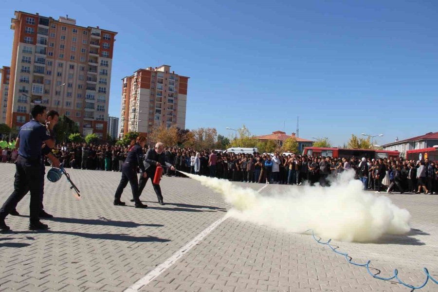 Büyükşehir İtfaiyesi’nden 1 Ayda Toplam Bin 150 Olaya Müdahale