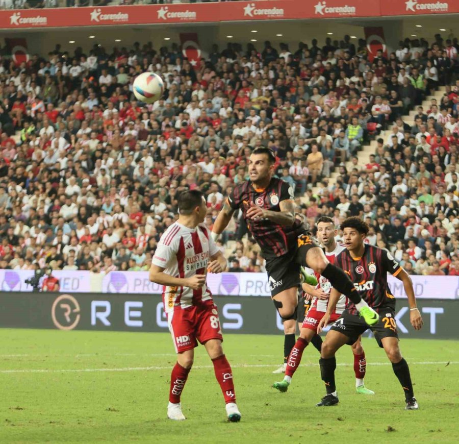 Trendyol Süper Lig: Antalyaspor: 0 - Galatasaray: 1 (ilk Yarı)