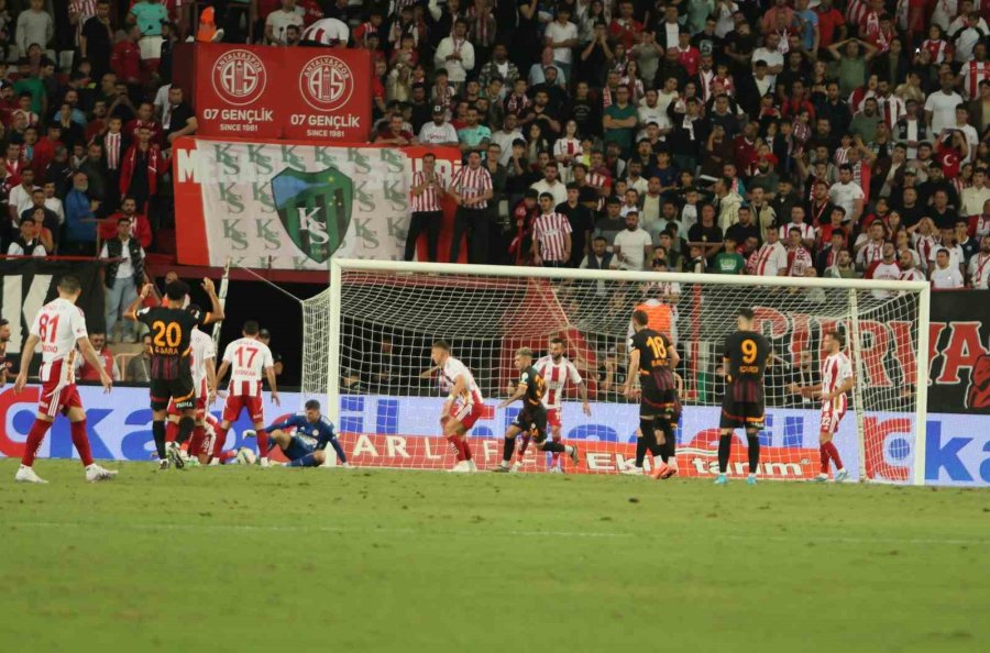 Trendyol Süper Lig: Antalyaspor: 0 - Galatasaray: 1 (ilk Yarı)