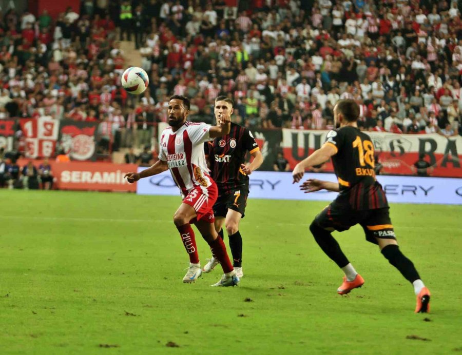 Trendyol Süper Lig: Antalyaspor: 0 - Galatasaray: 1 (ilk Yarı)