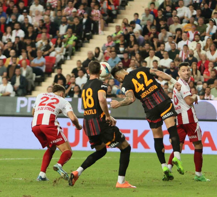 Trendyol Süper Lig: Antalyaspor: 0 - Galatasaray: 1 (ilk Yarı)