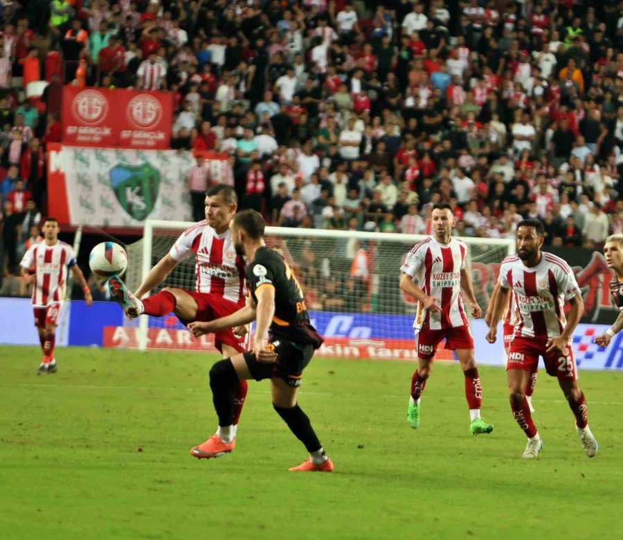 Trendyol Süper Lig: Antalyaspor: 0 - Galatasaray: 1 (ilk Yarı)