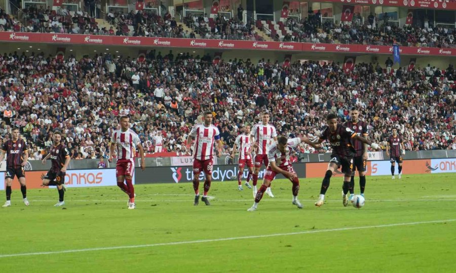 Trendyol Süper Lig: Antalyaspor: 0 - Galatasaray: 1 (ilk Yarı)