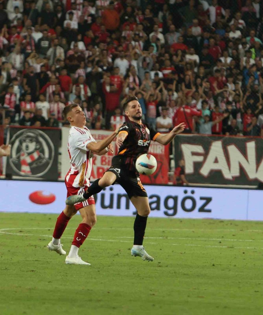 Trendyol Süper Lig: Antalyaspor: 0 - Galatasaray: 1 (ilk Yarı)