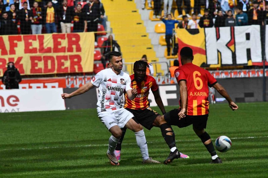 Trendyol Süper Lig: Kayserispor: 1 - Gaziantep Fk: 2 (ilk Yarı)