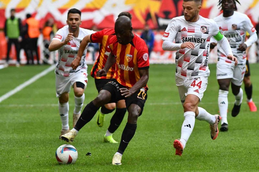 Trendyol Süper Lig: Kayserispor: 1 - Gaziantep Fk: 2 (ilk Yarı)