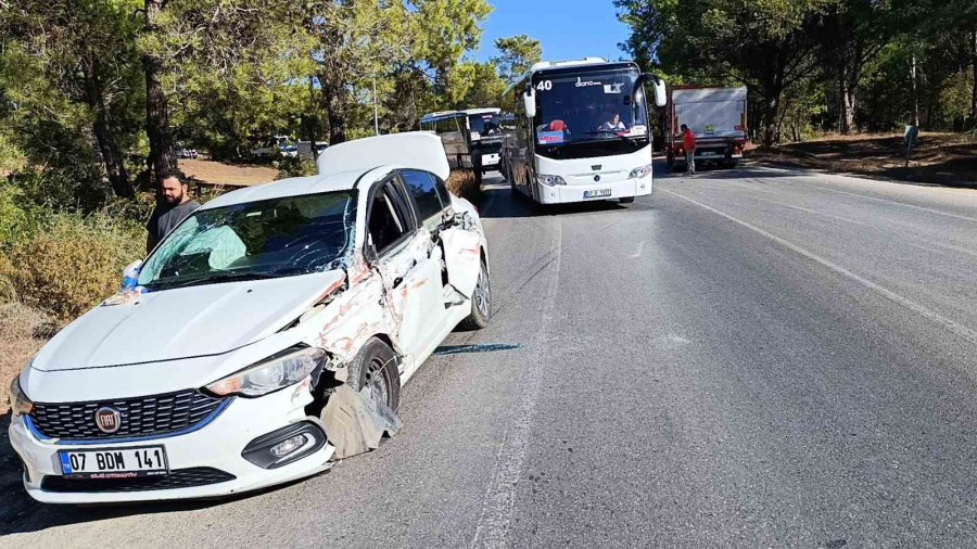 Karşı Şeride Geçen Otomobil Kamyona Çarptı: 2 Yaralı