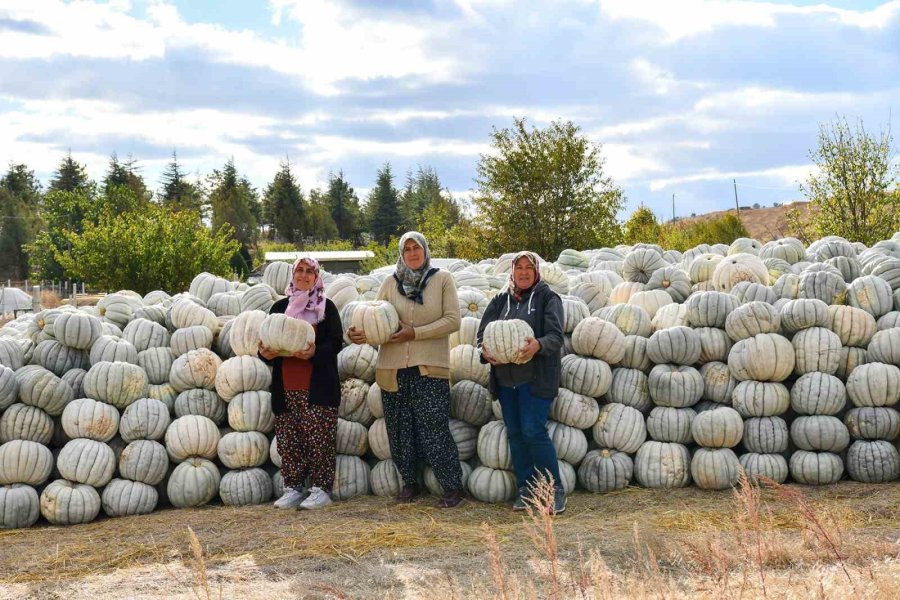 Üretici Kadınlar Hem Mutlu Hem Gururlu