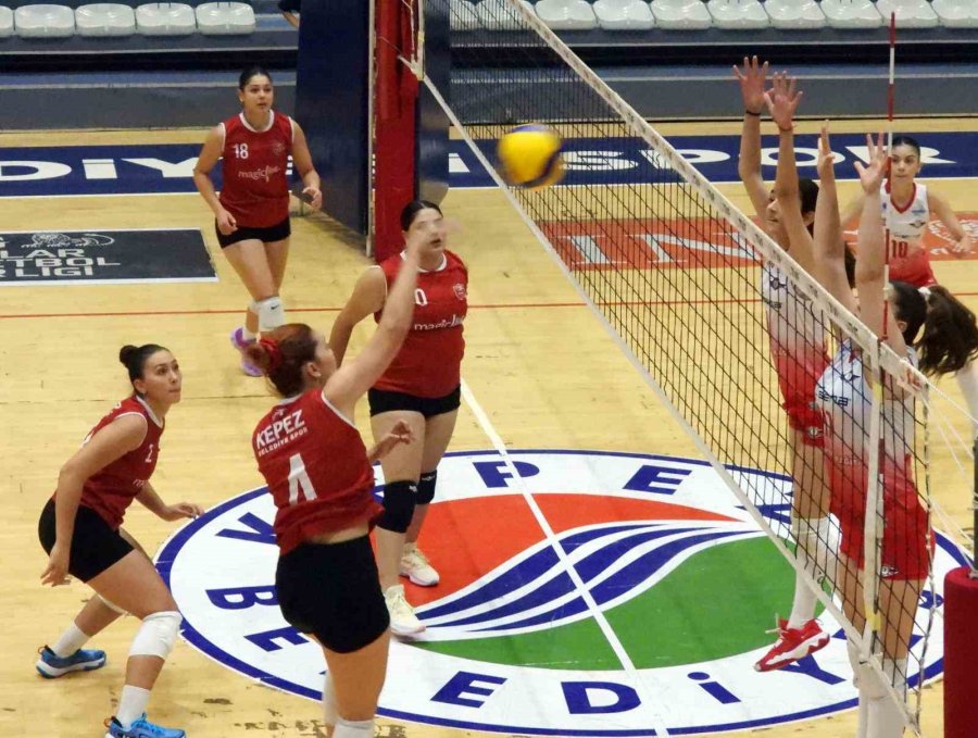 Kepez Belediyespor Kulübü Voleybol Takımı Evinde Galip