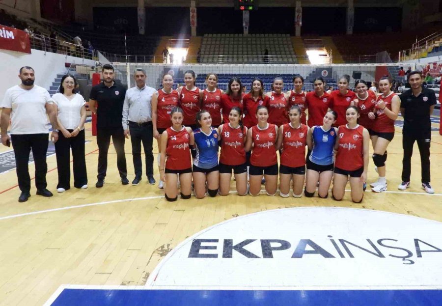 Kepez Belediyespor Kulübü Voleybol Takımı Evinde Galip