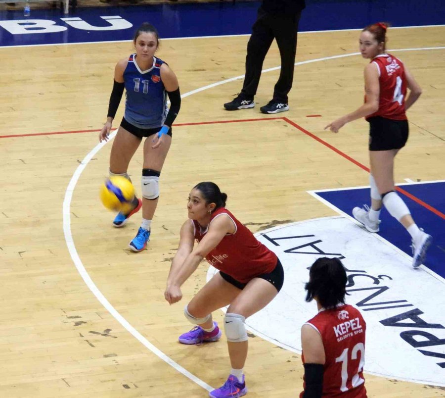 Kepez Belediyespor Kulübü Voleybol Takımı Evinde Galip