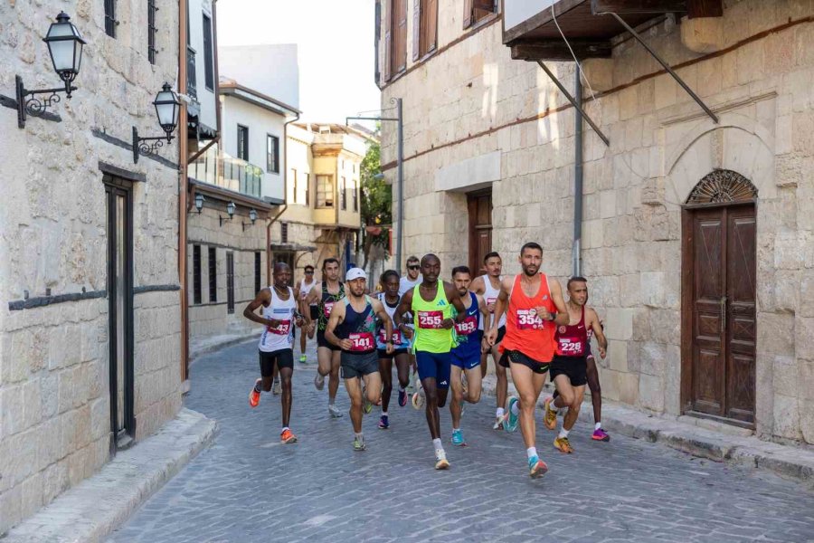 16. Uluslararası Tarsus Yarı Maratonu Koşuldu