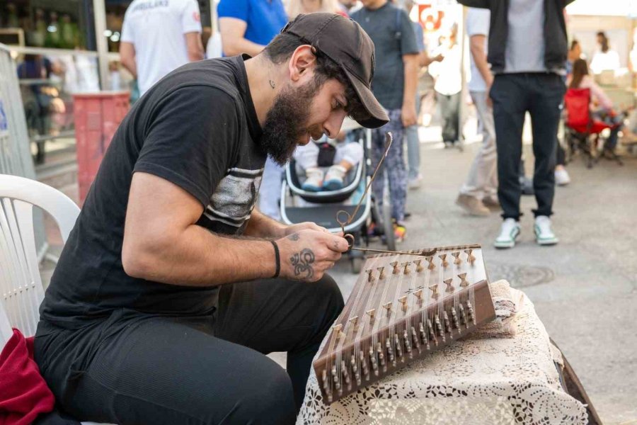 Mersin’de ’kushimoto Sokak Sanatçıları Festivali’ Coşkusu