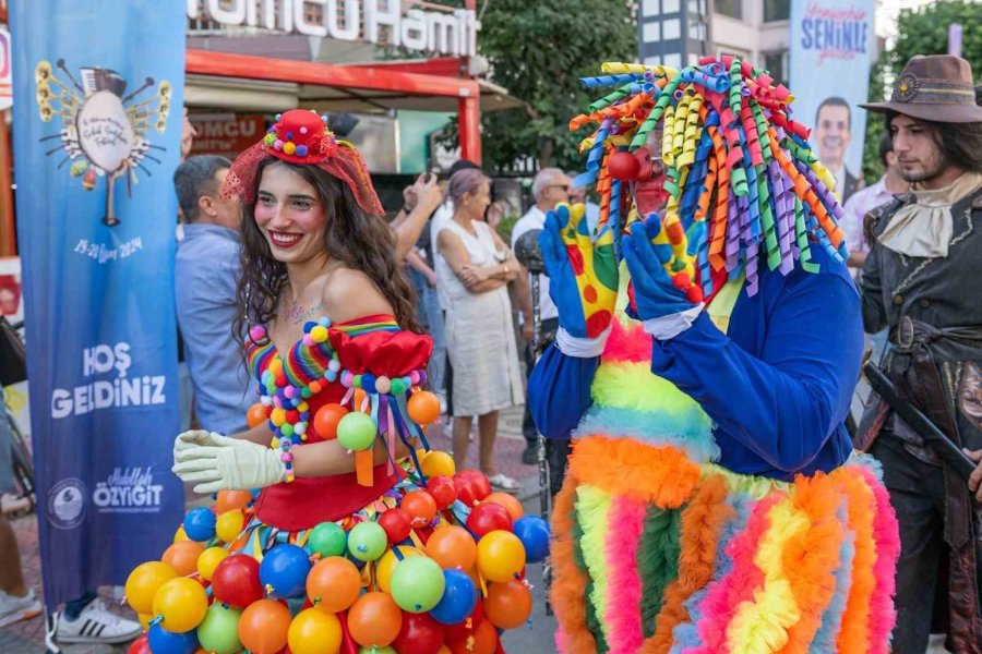 Mersin’de ’kushimoto Sokak Sanatçıları Festivali’ Coşkusu