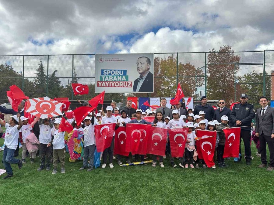 Seyitgazi’de Mevsimlik İşçilerin Çocukları Sporla Buluştu