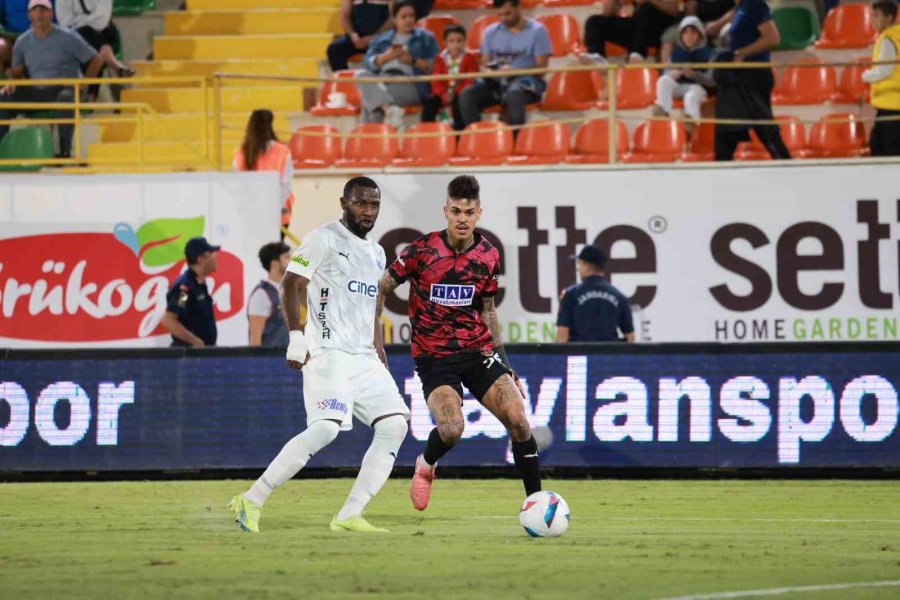 Trendyol Süper Lig: Alanyaspor: 0 - Kasımpaşa: 2 (ilk Yarı)