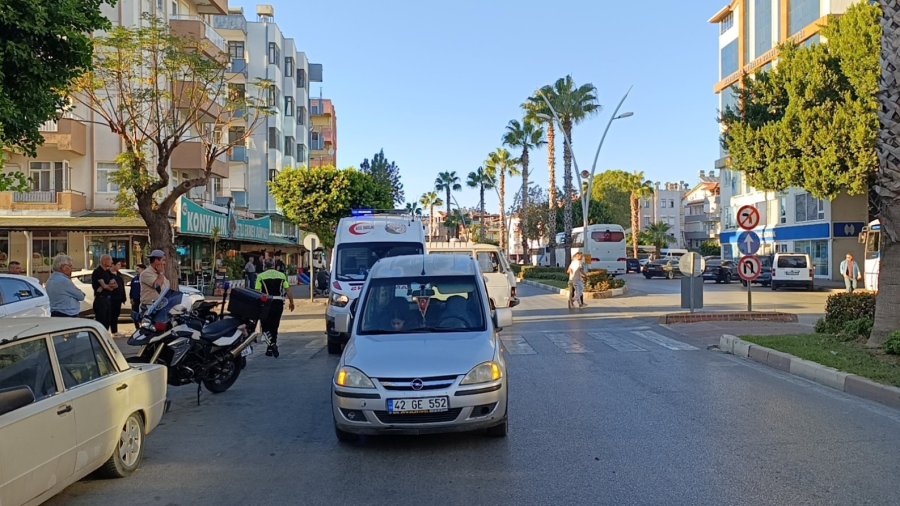 Önünde Giden Kamyonete Arkadan Çarptı: O Anlar Güvenlik Kamerasında