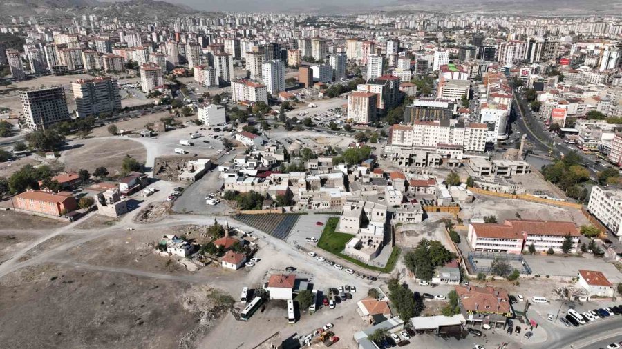 Başkan Büyükkılıç; Tarihi Kayseri Mahallesi Dokusunu Ortaya Çıkaracak Projeyi Yerinde İnceledi