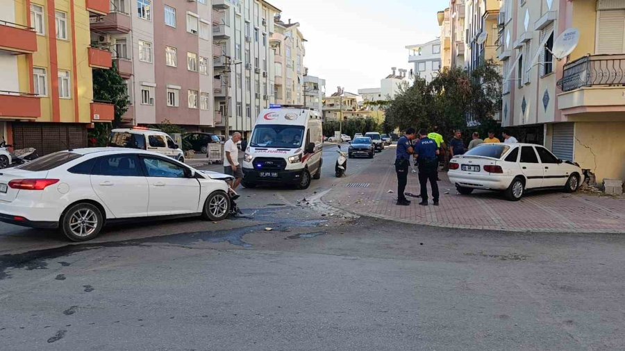 Kaza Yapan Sürücüyü Eşi Hastaneye Göndermedi, Vatandaşların Israrı İle Gitti