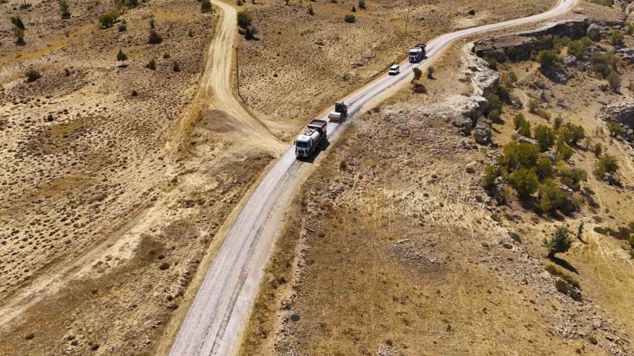 Mut’ta Yol Bakım Çalışmaları Sürüyor