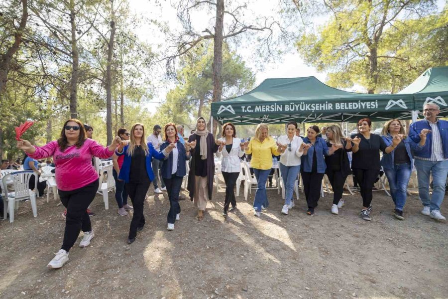 Mersin’de ’geleneksel Pilav Ve Piknik Etkinliği’ Düzenlendi