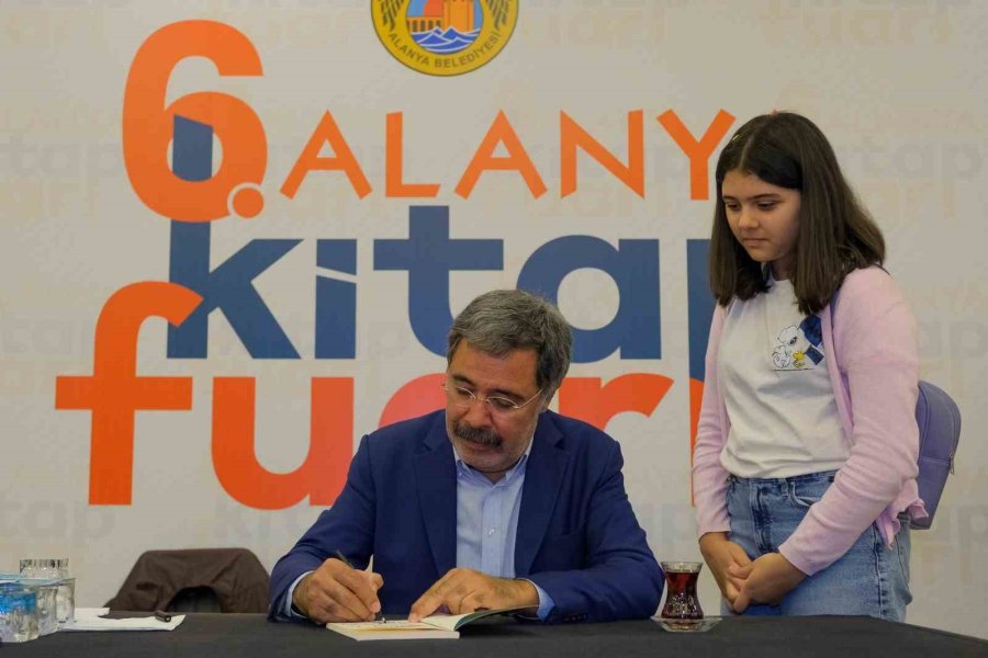 Alanya Kitap Fuarı’na Büyük İlgi